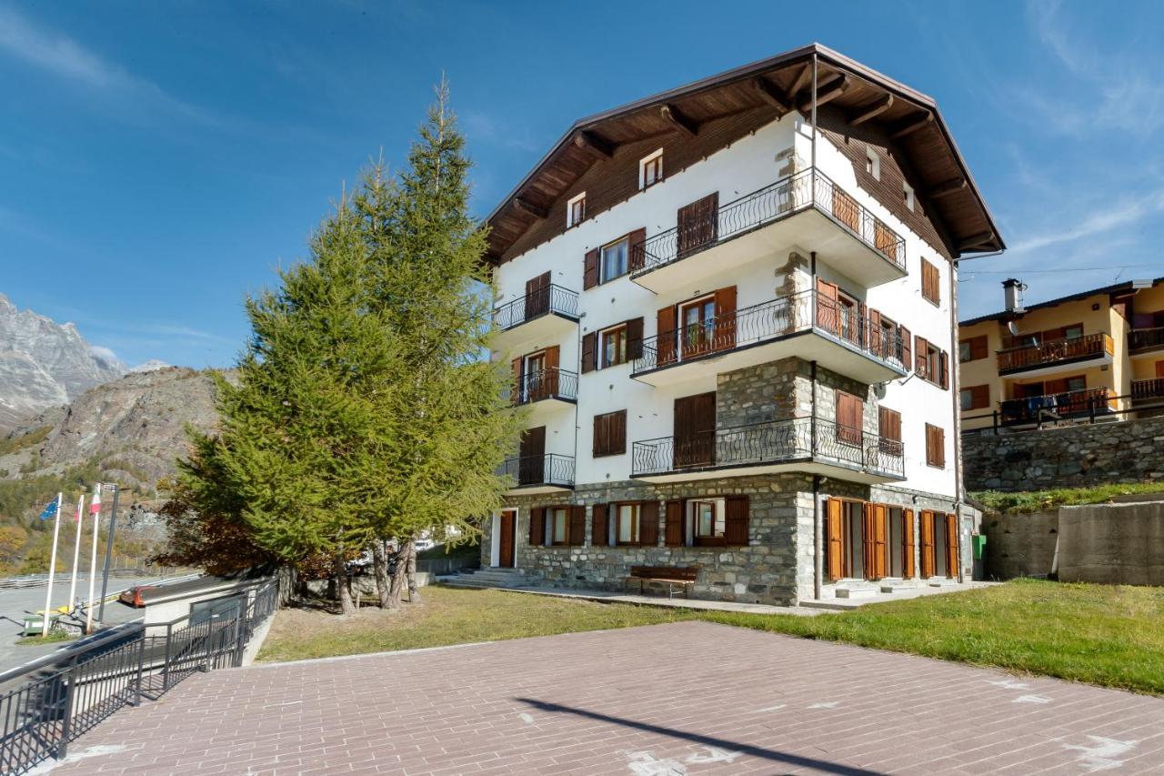 HelloChalet - Maison Rue de la Neige - Family Ski Holiday walking distance slope&gondola Valtournenche Buitenkant foto