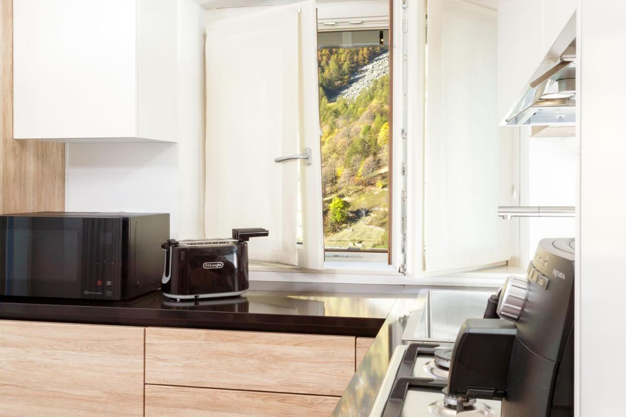 HelloChalet - Maison Rue de la Neige - Family Ski Holiday walking distance slope&gondola Valtournenche Buitenkant foto